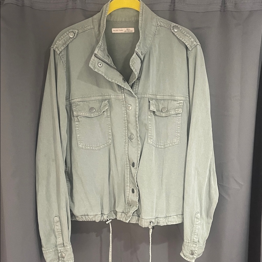 Black Tape Lg Relaxed Utility Jacket in Army Green